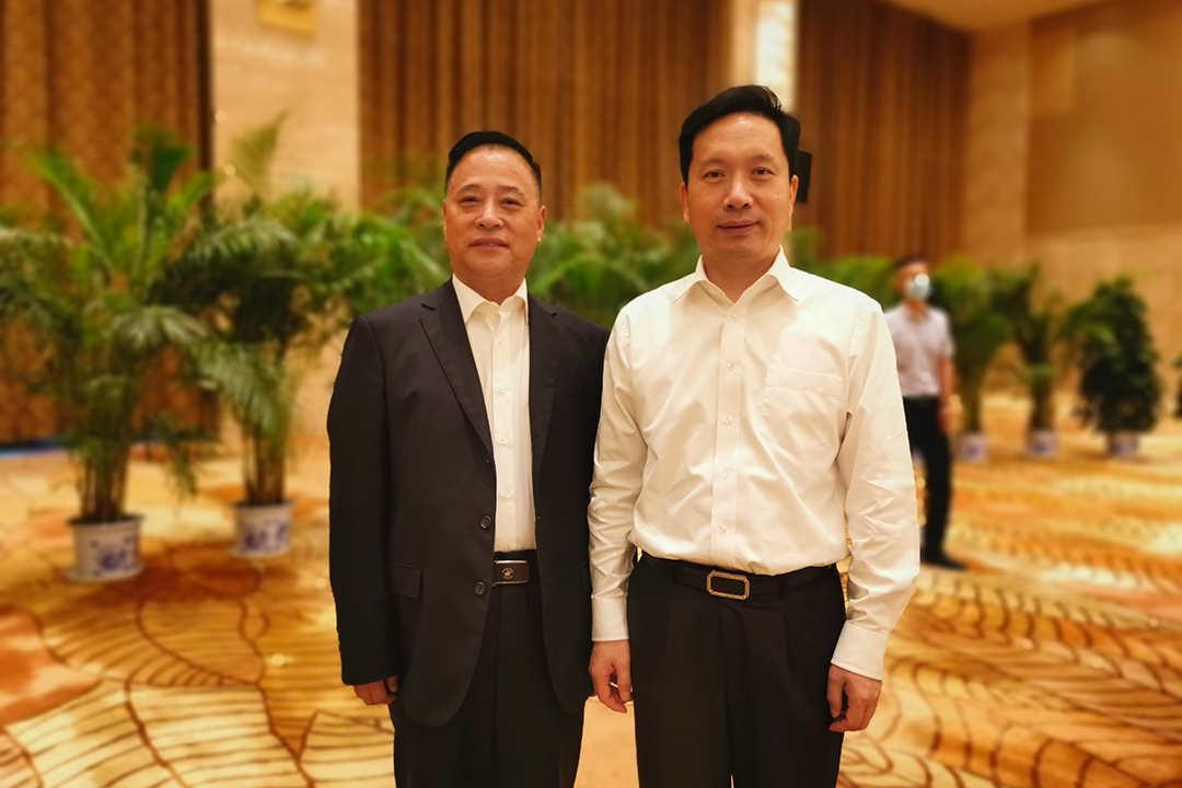 2021.05.10陜西省委副書記、省長趙一德在第十一屆全球秦商大會代表座談上與謝曉林董事長親切交流.jpg