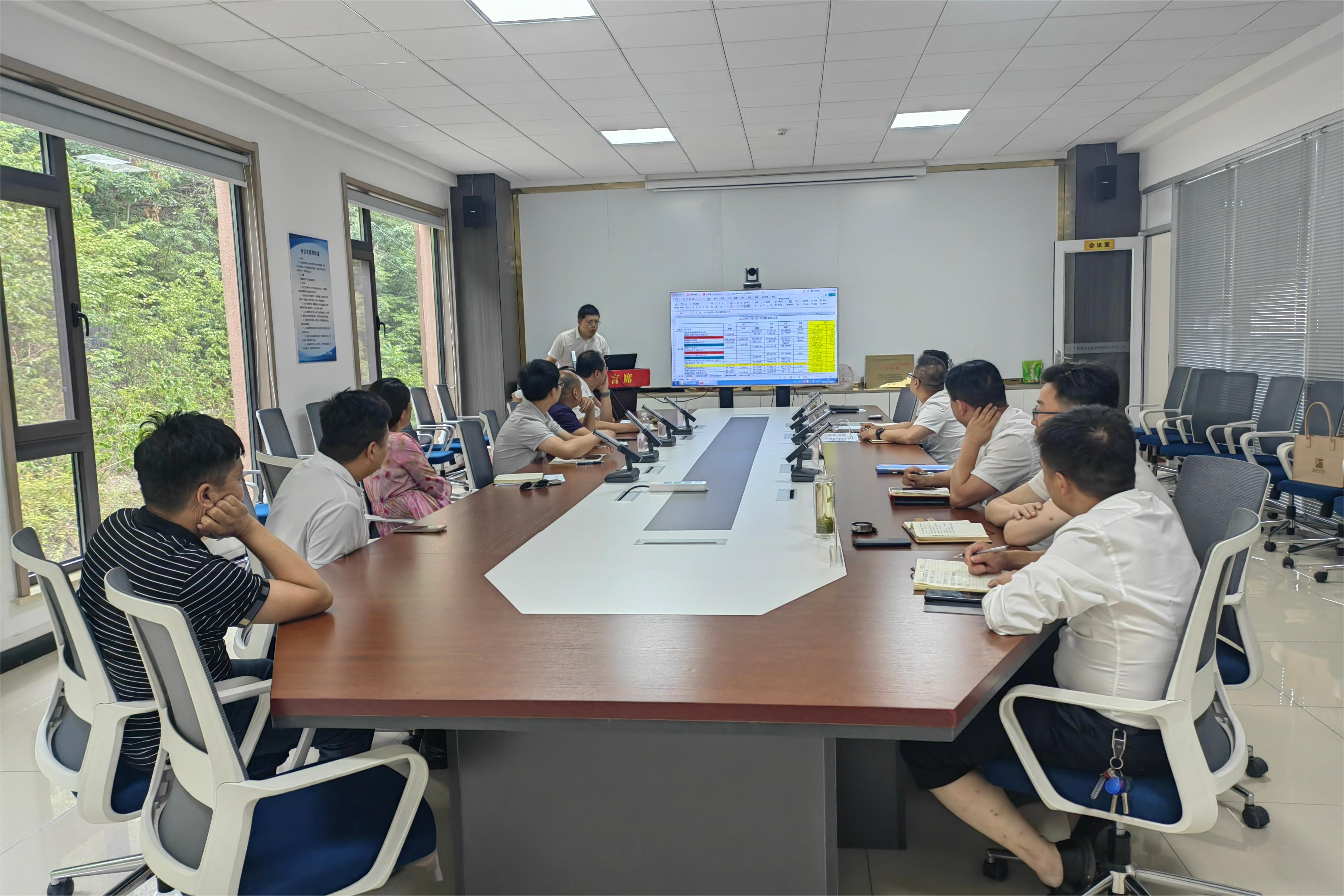 銷(xiāo)售會(huì)議討論場(chǎng)景.jpg